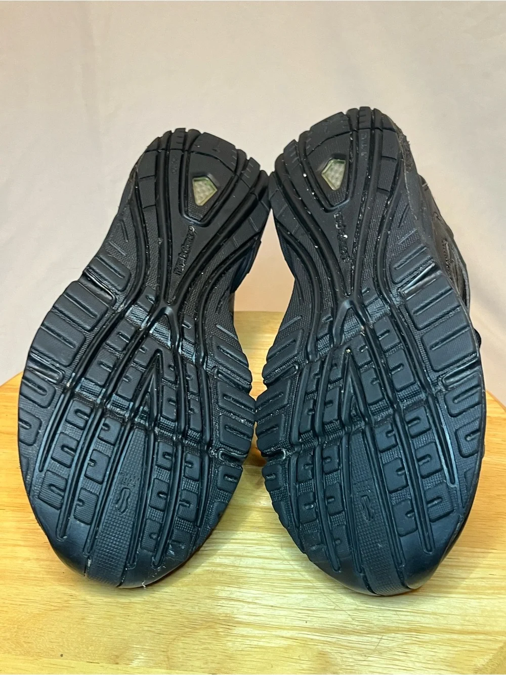 New Balance 843 Women’s Black Walking Shoes WW843BK Size 7.5